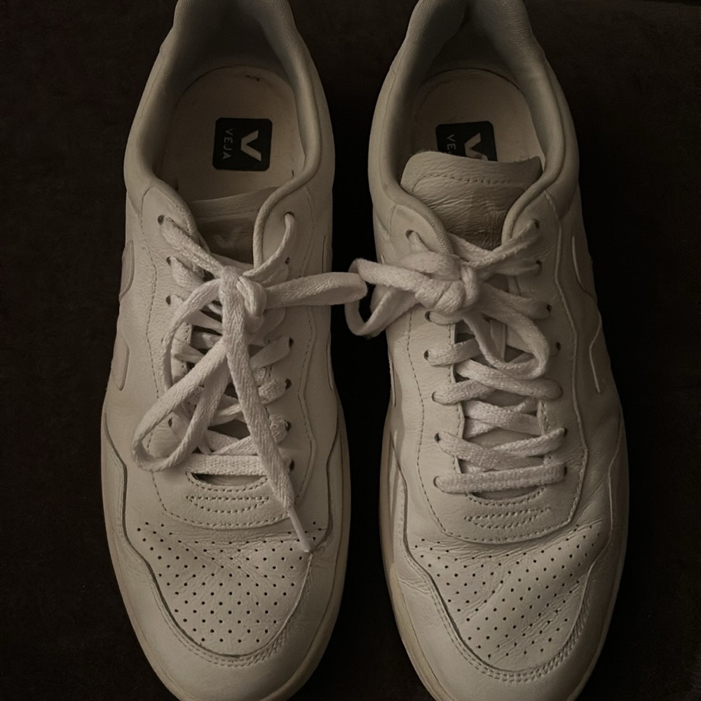 Veja White 11 worn 1 time